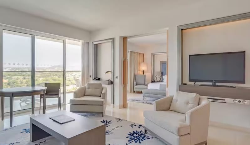 Grand Deluxe Suite Pool View 2